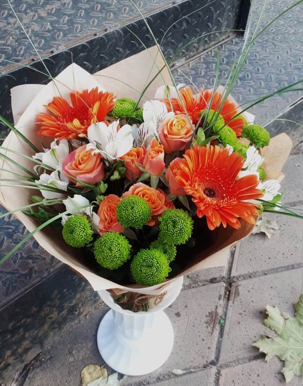 Букет цветов из: Герберы, Хризантемы, Альстромерии и Розы в Фокино Приморского края