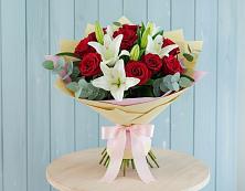Букет цветов из:  Лилии и Розы в Фокино Приморского края