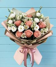 Букет цветов из:  Розы, Альстромерии и Лизиантусы в Фокино Приморского края