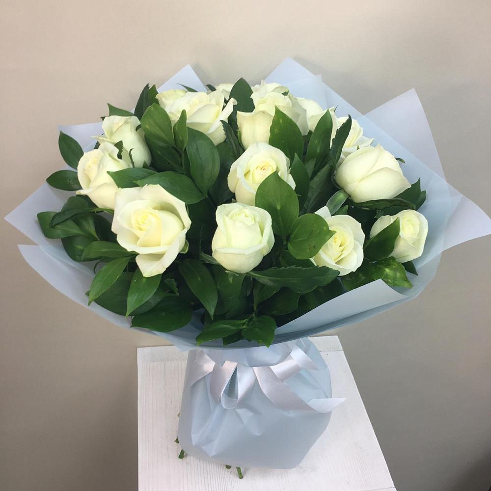 Букет 15 Белых роз Проуд в Фокино Приморского края