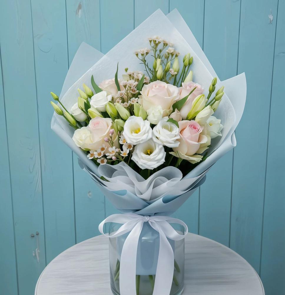 Букет цветов из: Розы и Лизиантусы в Фокино Приморского края