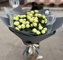 Букет Белые кустовые розы Солинеро в Фокино Приморского края