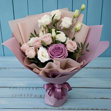 Букет цветов из:  Розы и Лизиантусы в Фокино Приморского края
