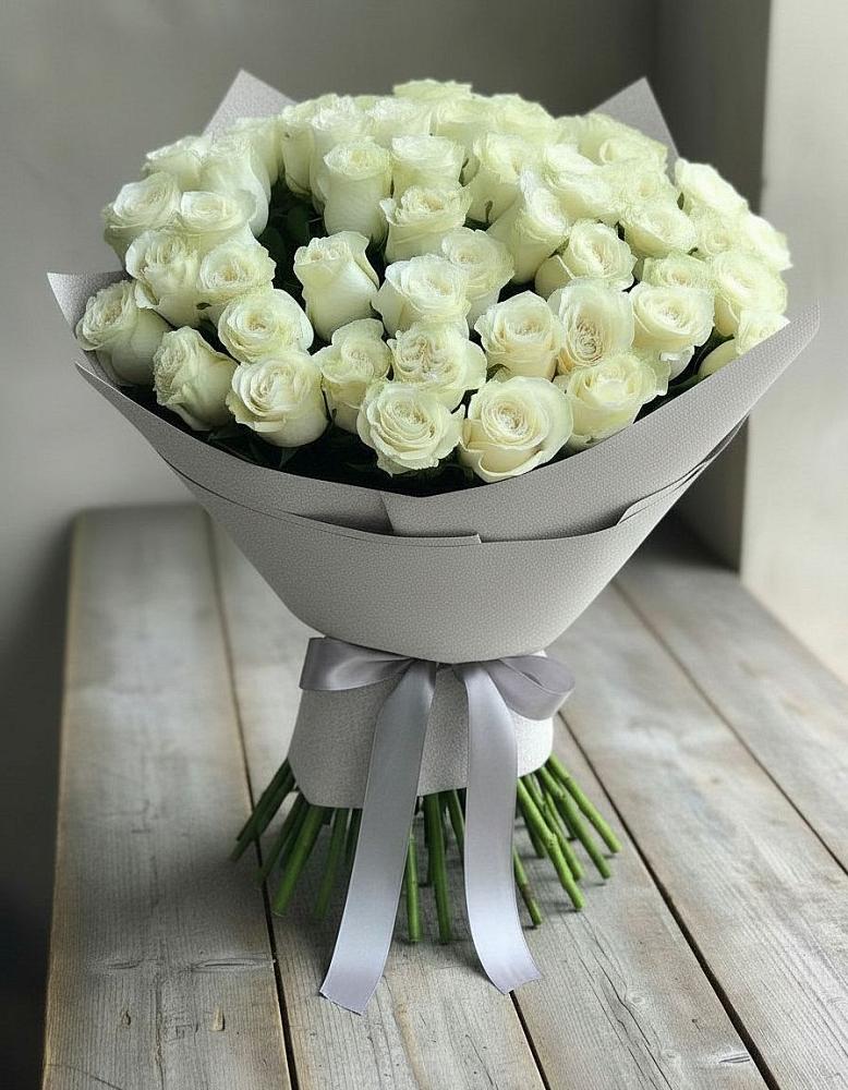 Букет 35 Белых роз в Фокино Приморского края