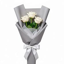 Букет 3 белые розы в Фокино Приморского края
