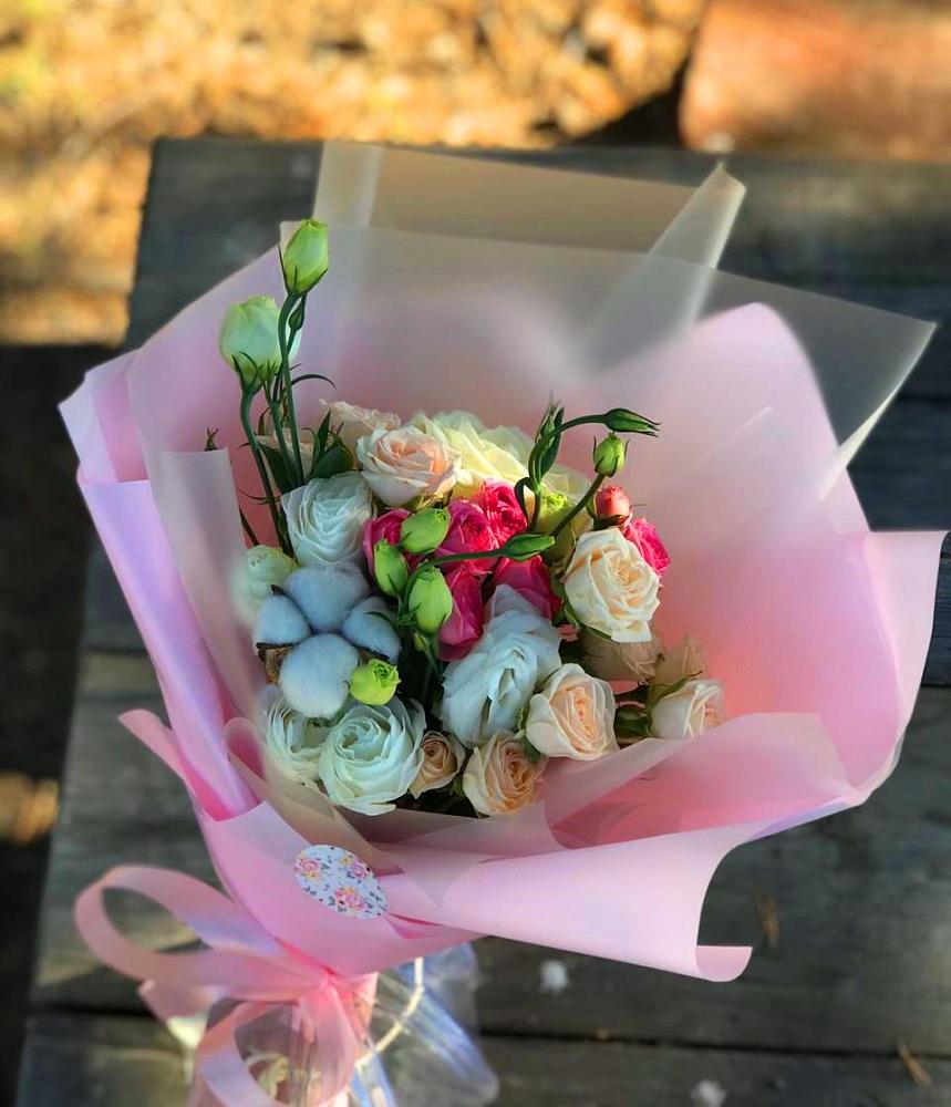 Букет цветов из: Розы и Лизиантусы в Фокино Приморского края