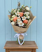 Букет цветов из:  Альстромерии, Лизиантусы, Розы и Хризантемы #REPLACE_PRED# Фокино Приморского края
