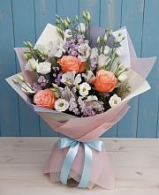 Букет цветов из:  Лизиантусы, Розы, Альстромерии и Гипсофила в Фокино Приморского края