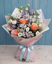 Букет цветов из:  Лизиантусы, Розы, Альстромерии и Гипсофила в Фокино Приморского края