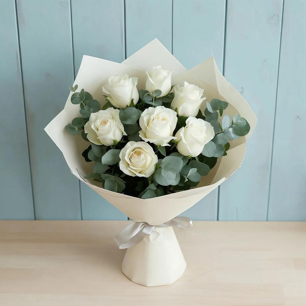 Букет Белые розы в Эвкалипте в Фокино Приморского края
