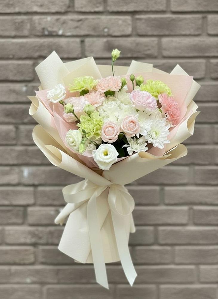 Букет цветов из: Гвоздики, Розы, Лизиантусы и Хризантемы в Фокино Приморского края