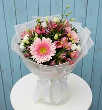 Букет цветов из:  Герберы, Альстромерии и Лизиантусы в Фокино Приморского края