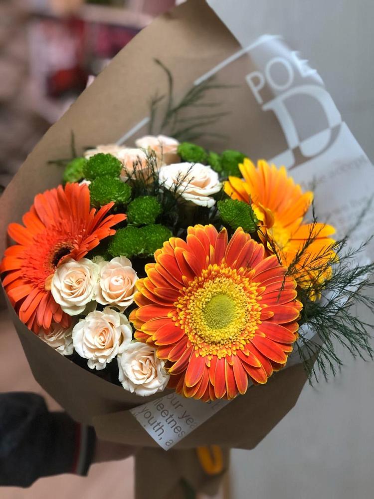 Букет цветов из: Герберы, Хризантемы и Розы в Фокино Приморского края