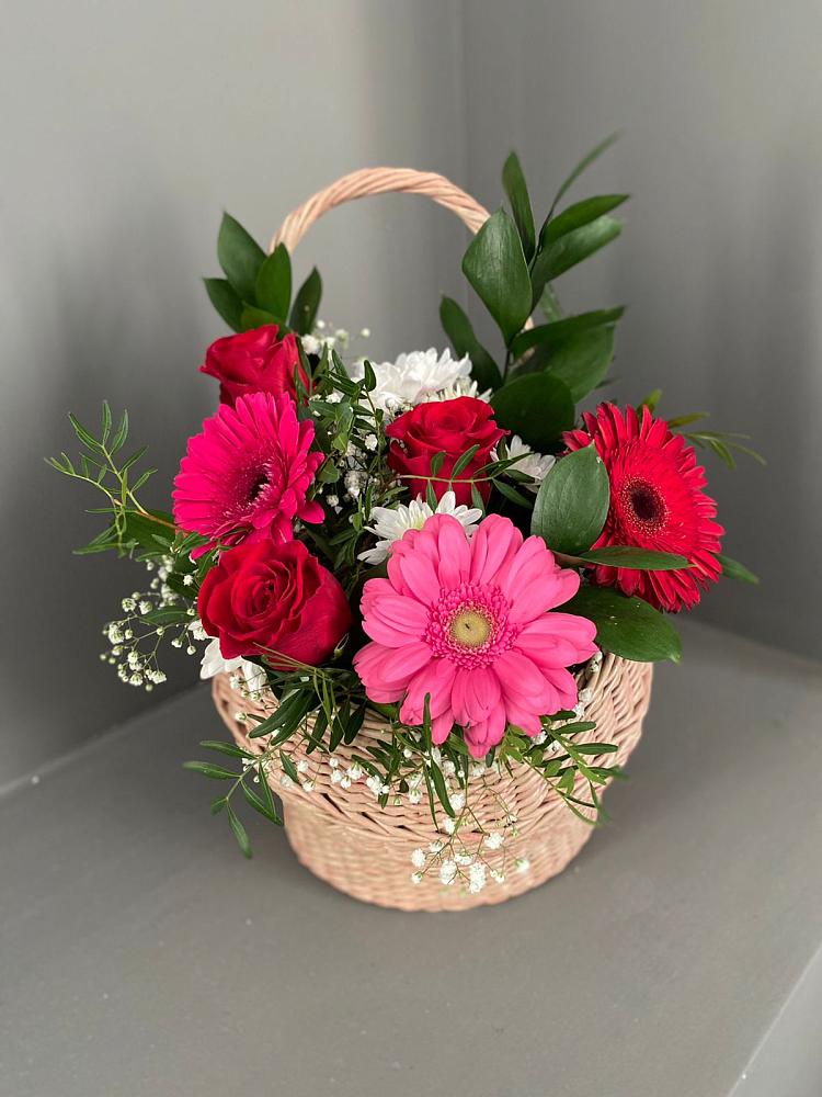 Цветочная композиция из Розы, Хризантемы и Герберы в корзине в Фокино Приморского края