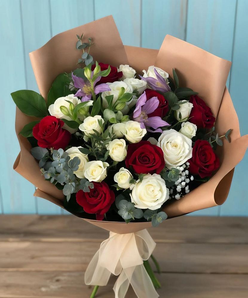 Букет цветов из: Розы и Альстромерии в Фокино Приморского края