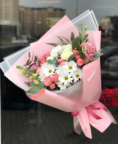 Букет цветов из: Розы, Лизиантусы и Хризантемы в Фокино Приморского края