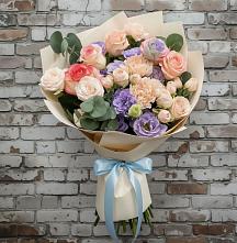 Букет цветов из:  Розы, Лизиантусы и Гвоздики в Фокино Приморского края