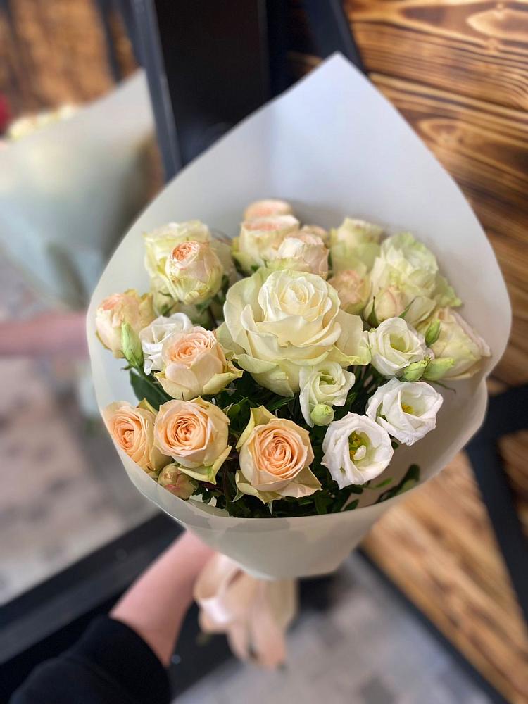 Букет цветов из: Розы и Лизиантусы в Фокино Приморского края