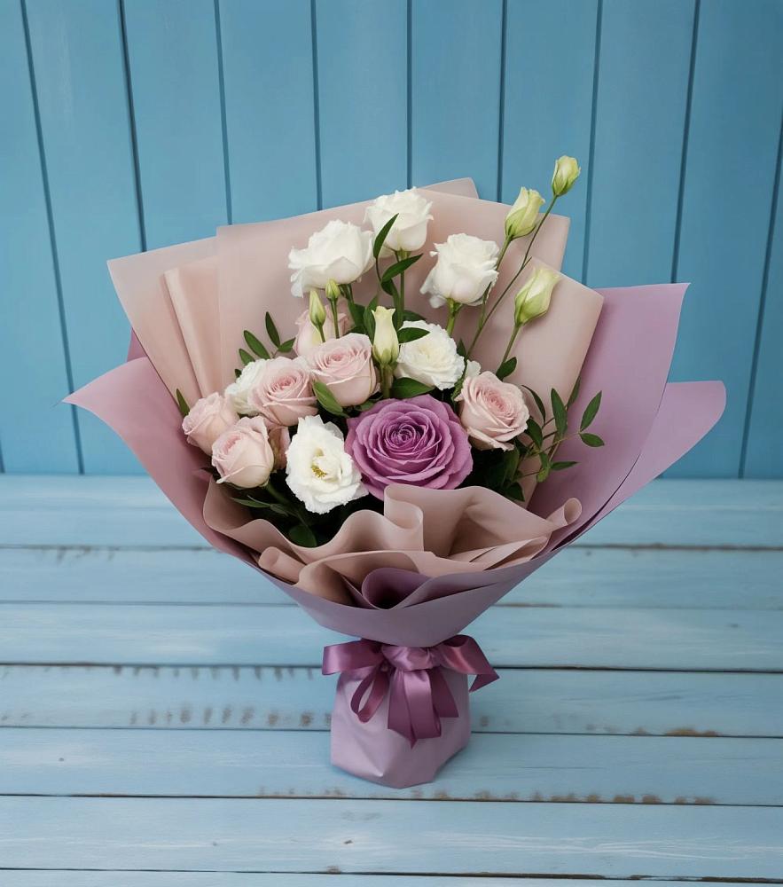 Букет цветов из: Розы и Лизиантусы в Фокино Приморского края