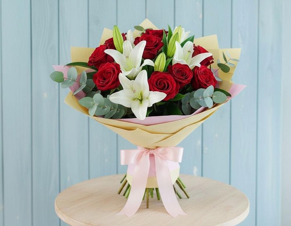 Букет цветов из: Лилии и Розы в Фокино Приморского края